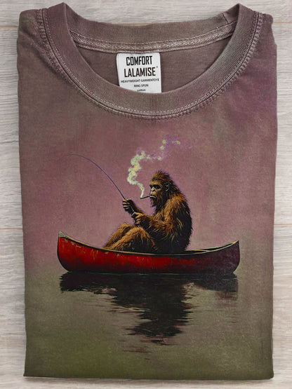 Bigfoot on a Red Canoe Fishing Retro Art Print Casual Short Sleeve T-shirt