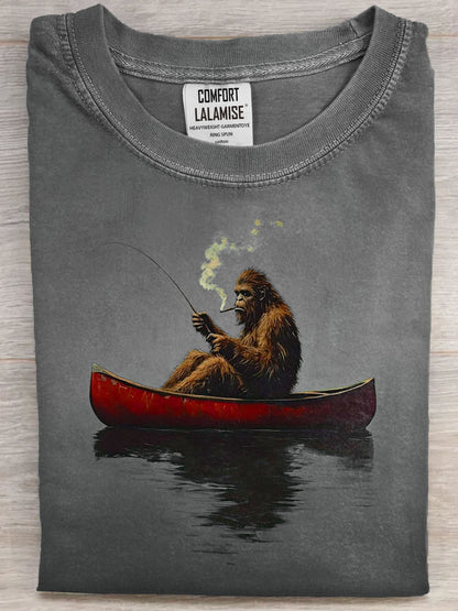 Bigfoot on a Red Canoe Fishing Retro Art Print Casual Short Sleeve T-shirt