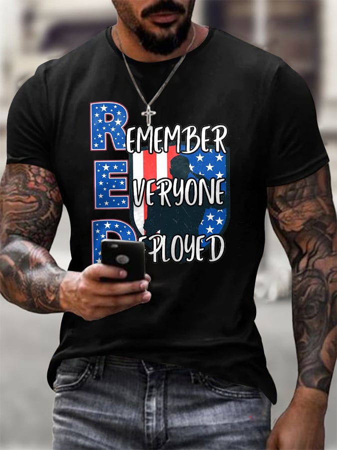 Men's On Friday We Wear Red Remember Everyone Deployed Print short-sleeved T-shirt