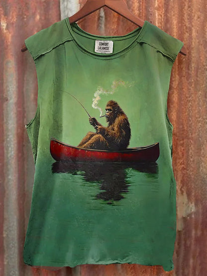 Bigfoot on a Red Canoe Fishing Retro Art Print Casual Short Sleeve T-shirt